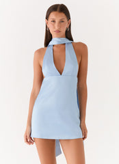 Minivestido halter de satén Alicia - Azul pálido