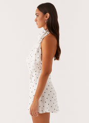 Minivestido Avalia sin espalda con bufanda - Estampado de lunares blancos