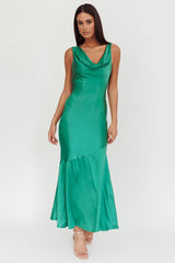 Vestido largo drapeado con espalda y cuello desbocado Cecilia, color esmeralda