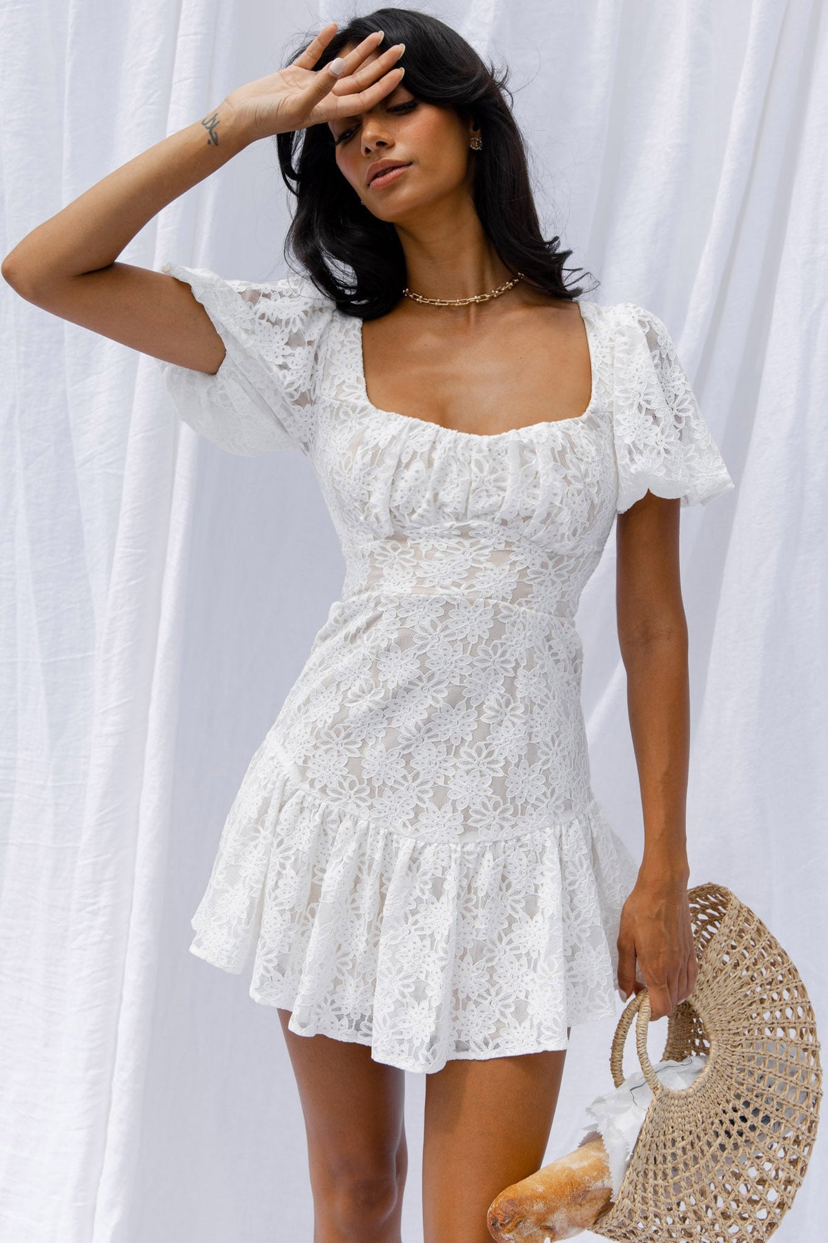 Vestido de Renda com Manga Bufante e Costas de Amarrar Petite Cherie Branco