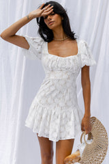 Vestido de Renda com Manga Bufante e Costas de Amarrar Petite Cherie Branco