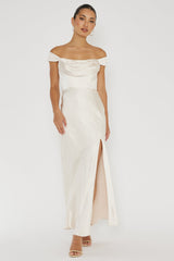Vestido Lucinda com Ombros de Fora e Decote V nas Costas Champagne
