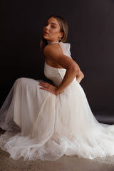 Vestido midi de tul con cuello halter Andria color marfil