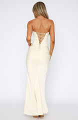 Vestido largo Love This Feeling de color mantequilla
