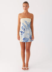 Minivestido tomara que caia Denby – Estampa floral azul