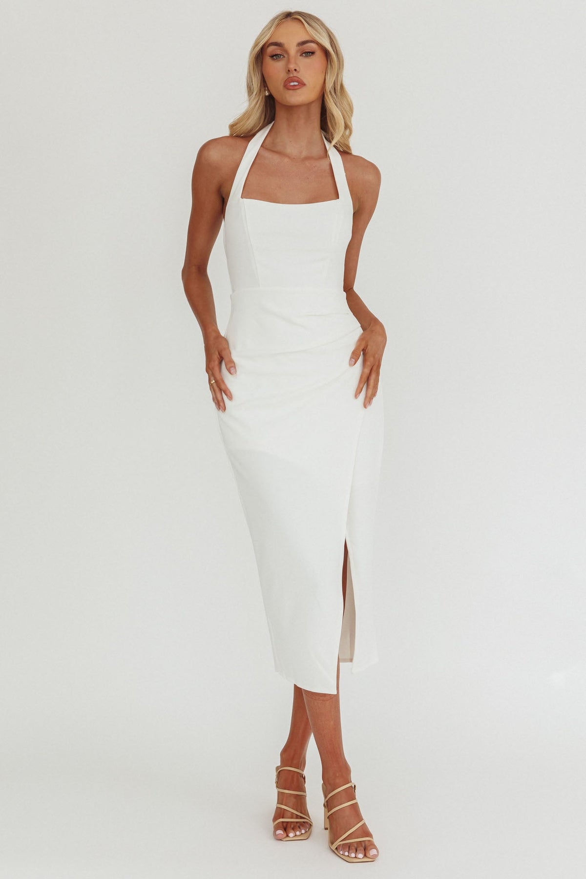 Remember This Vestido Halter con Pliegues Laterales y Fruncidos Largo hasta la Rodilla Blanco