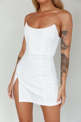 Vestido Curto Tomara que Caia Luann com Decote Canoa Branco