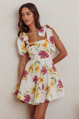 Minivestido Jeanie con hombros anudados y estampado floral morado