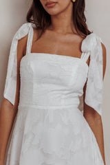 Vestido Midi com Ombro Bufante Jeanie Branco em Relevo