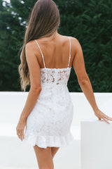 Vestido corto blanco con volantes "Talk About Me"