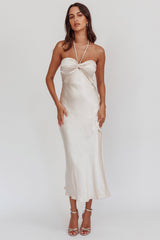 Vestido midi color champán sin tirantes con fruncido en el busto Kindred Spirit