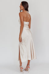 Vestido midi color champán sin tirantes con fruncido en el busto Kindred Spirit