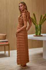 Vestido Midi Elexia con Hombro Anudado de Textura Chocolate