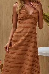 Vestido Midi Elexia con Hombro Anudado de Textura Chocolate
