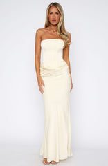 Vestido largo Love This Feeling de color mantequilla