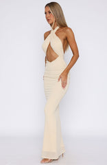 Vestido largo halter Set For Life color champán